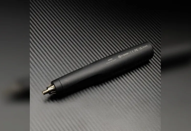 MINIWARE AirGo 140 pen-shaped hot-air gun resting on its small stand