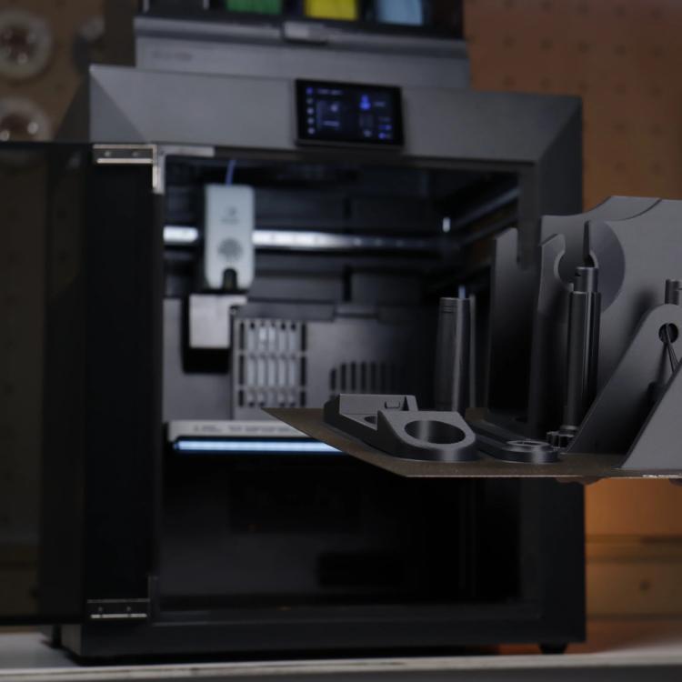 Official QIDI Tech image for the Plus5 announcement